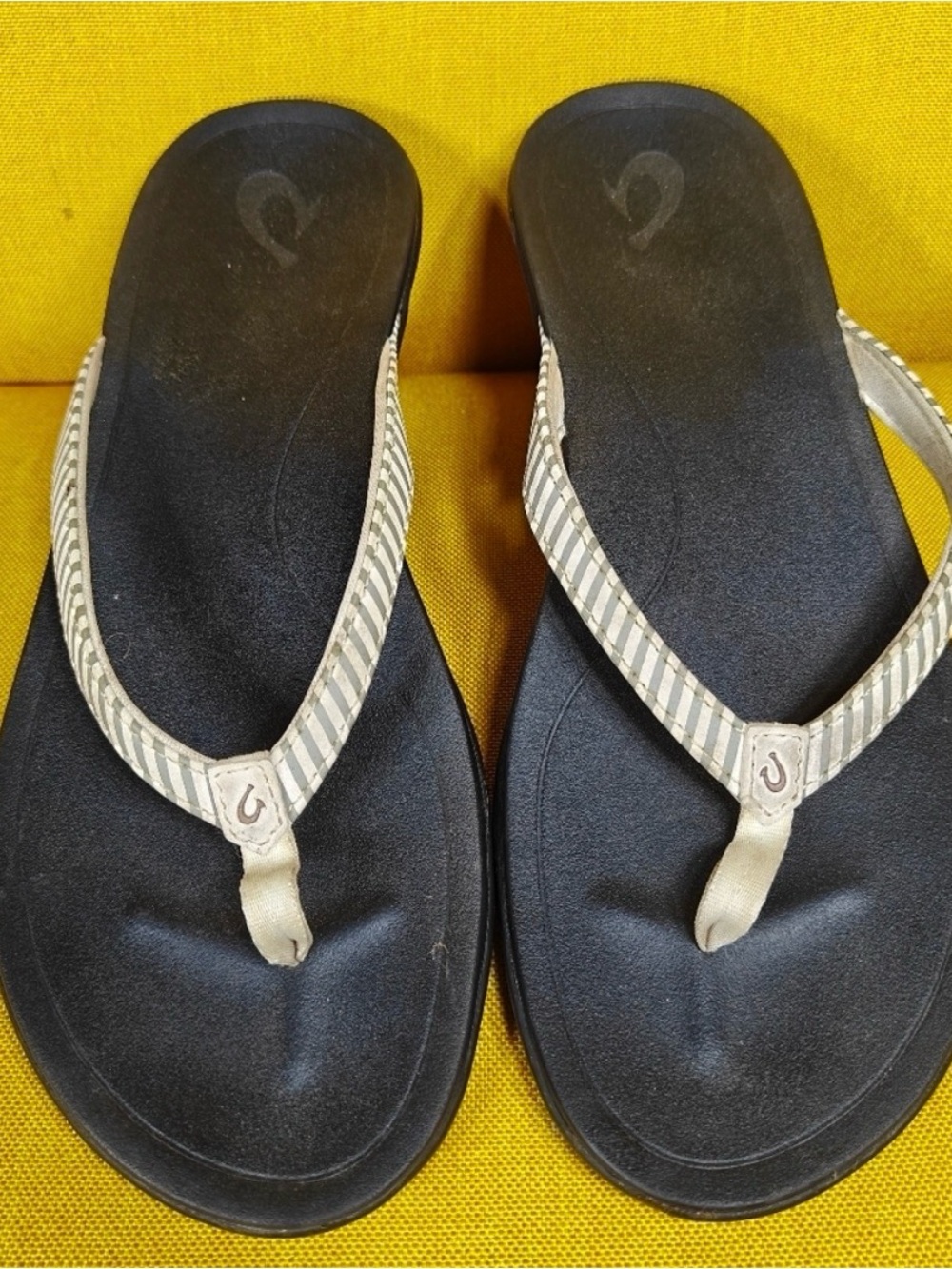 OluKai Ho'opio Leather Sandals Thong Sandal Women's Size 9